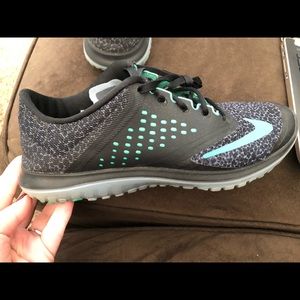 Women’s Size 8 1/2 Nike Tennis Shoes